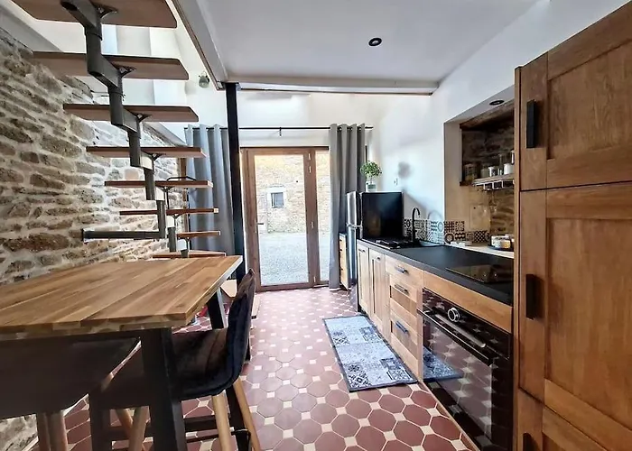 Duplex Calme - - Sauna - Parking - Wifi *